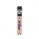 The waterproof concealer mattifies the skin and reliably